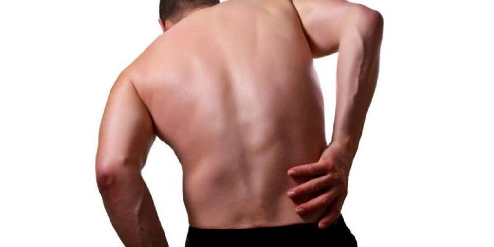 Il dolore nella regione lombare a destra è spesso causato da danni agli organi interni